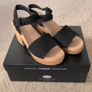 BNIB Dr Scholl’s Brickell block heel sandals
